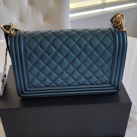 🦋 Chanel Boy Handbag - Picture 5 of 11